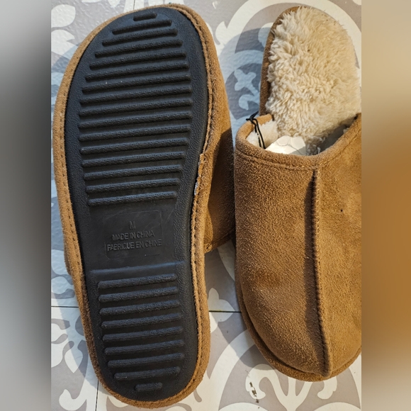 NWT-house slippers - Picture 2 of 2